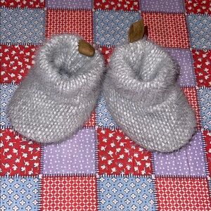 💰🚨CLEARANCE 🚨💰 
Cozy Gray Baby Booties
